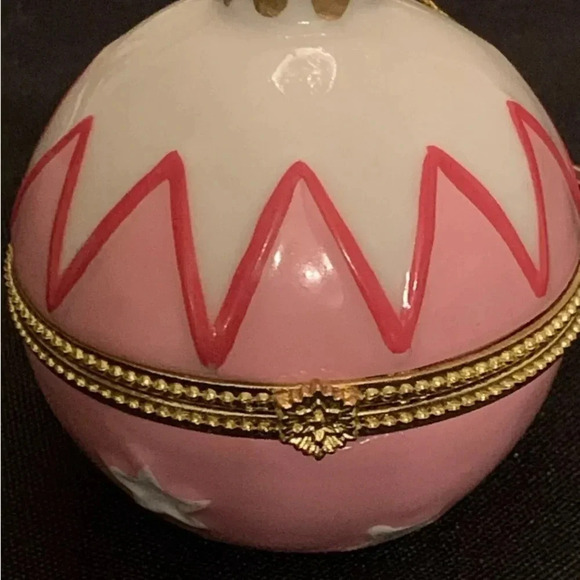 Vintage Baby Girl Pink 1st Christmas Trinket Box Hinged Ornament Round New 2” - Picture 2 of 9